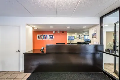 Photo 5 - Motel 6 Birmingham, AL