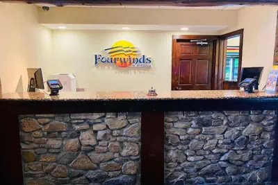 Photo 2 - Fourwinds Lakeside Inn & Marina