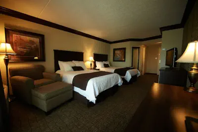 Photo 4 - Fourwinds Lakeside Inn & Marina