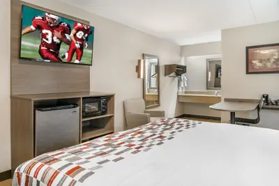Photo 2 - Red Roof Inn Detroit Metro Airport - Taylor