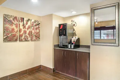 Photo 5 - Red Roof Inn Detroit Metro Airport - Taylor