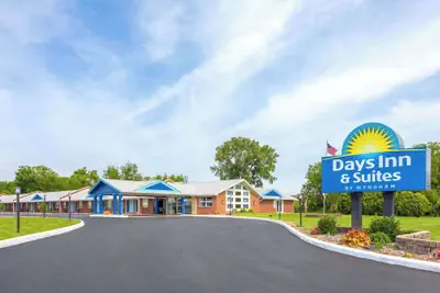Photo 2 - Days Inn by Wyndham Wauseon