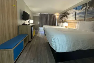 Photo 4 - Days Inn by Wyndham Fort Myers