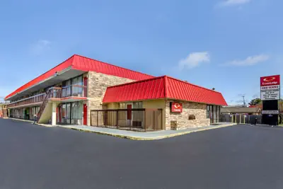 Photo 2 - Econo Lodge Roanoke Civic Center