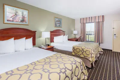 Photo 4 - Baymont by Wyndham Clarksville Northeast