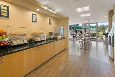 Photo 2 - La Quinta Inn & Suites by Wyndham Sunrise