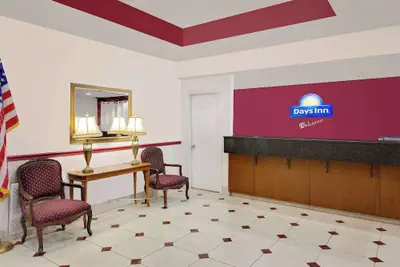Photo 3 - Days Inn & Suites by Wyndham Starkville