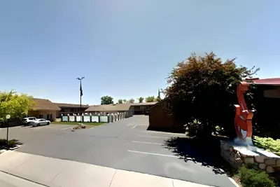 Photo 2 - Econo Lodge Inn & Suites Vernal near Dinosaur Monument