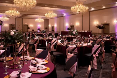 Photo 4 - Four Points by Sheraton Milwaukee North Shore