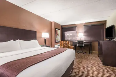 Photo 4 - Holiday Inn Manitowoc by IHG