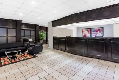 Photo 3 - Days Inn & Suites by Wyndham Jennings