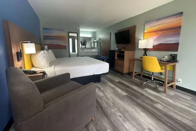 Photo 2 - Days Inn & Suites by Wyndham Jennings