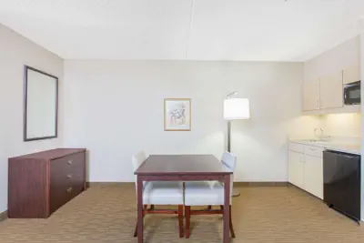 Photo 4 - Hawthorn Suites by Wyndham Midwest City Tinker AFB