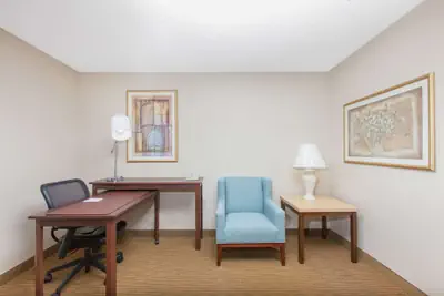 Photo 5 - Hawthorn Suites by Wyndham Midwest City Tinker AFB