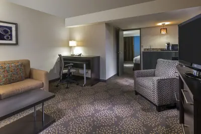 Photo 5 - Holiday Inn & Suites Phoenix Airport North by IHG