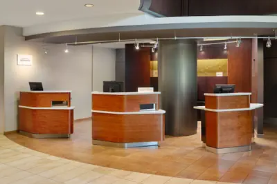 Photo 3 - Courtyard by Marriott Arlington Crystal City/Reagan National
