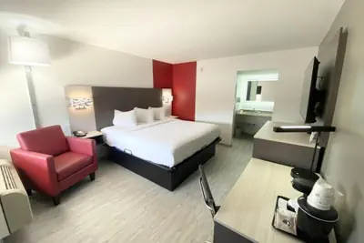 Photo 2 - Ramada by Wyndham Tuscaloosa