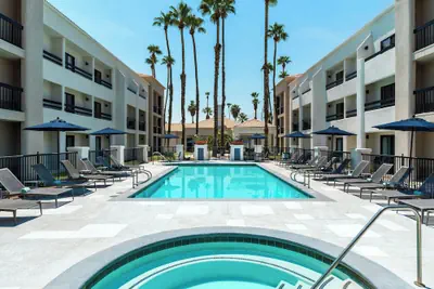 Photo 2 - Courtyard By Marriott Palm Springs