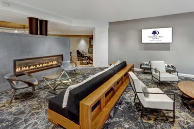 Photo 3 - DoubleTree by Hilton Hotel Wichita Airport