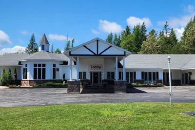 Photo 2 - Econo Lodge Lakeshore