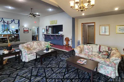 Photo 4 - Econo Lodge Lakeshore