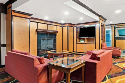 Photo 4 - Days Inn & Suites by Wyndham Warren