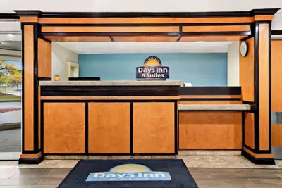 Photo 3 - Days Inn & Suites by Wyndham Warren
