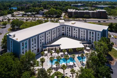 Photo 2 - Hotel Indigo Mount Pleasant by IHG
