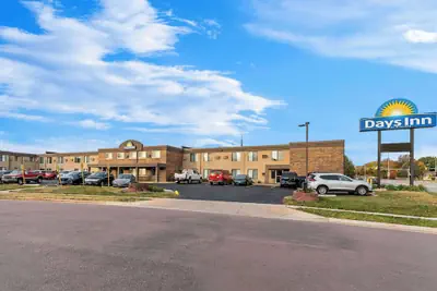 Photo 2 - Days Inn by Wyndham Sioux Falls Empire