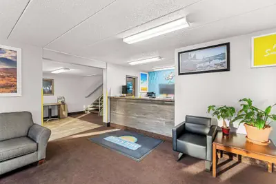 Photo 3 - Days Inn by Wyndham Sioux Falls Empire