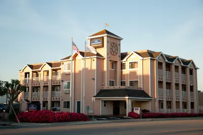 Photo 2 - Howard Johnson by Wyndham Salinas