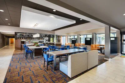 Photo 3 - Courtyard by Marriott Addison Midway