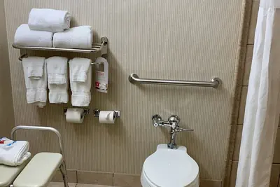Photo 5 - Ramada by Wyndham Newark/Wilmington