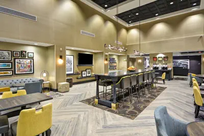 Photo 4 - Hampton Inn & Suites Detroit/Warren