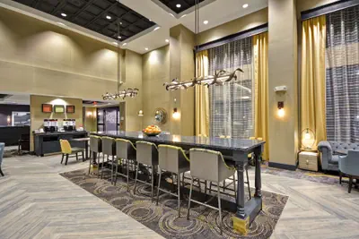 Photo 5 - Hampton Inn & Suites Detroit/Warren