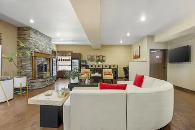 Photo 4 - Best Western Plus Prairie Inn