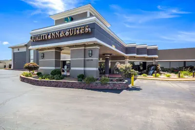 Photo 2 - Quality Inn & Suites Kansas City - Independence I-70 East