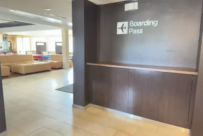 Photo 2 - Super 8 by Wyndham Dallas Love Field Airport