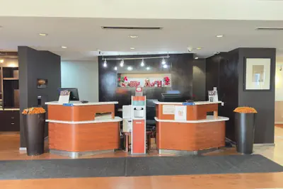 Photo 4 - Super 8 by Wyndham Dallas Love Field Airport