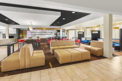 Photo 5 - Super 8 by Wyndham Dallas Love Field Airport