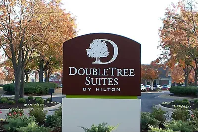 Photo 3 - DoubleTree Suites by Hilton Hotel Huntsville South