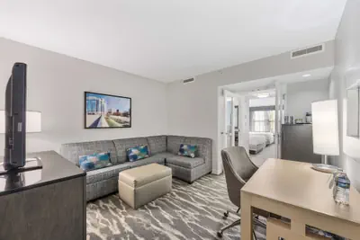 Photo 4 - DoubleTree Suites by Hilton Hotel Huntsville South