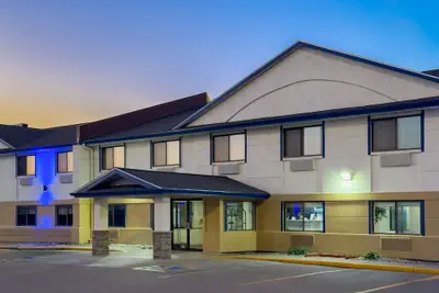 Photo 2 - Travelodge by Wyndham Fargo West Acres