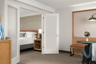 Photo 4 - Sheraton Milwaukee Brookfield Hotel