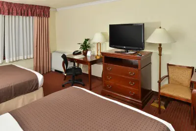 Photo 5 - Holiday Inn Rancho Cordova by IHG