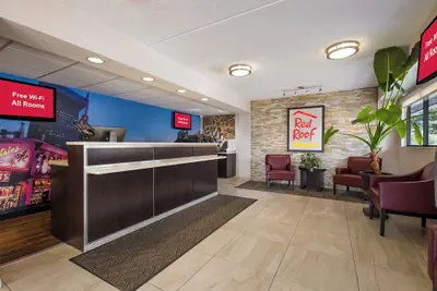 Photo 4 - Red Roof Inn PLUS+ Nashville Airport