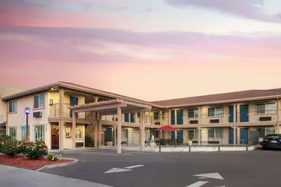 Photo 2 - Best Western Hanford Inn