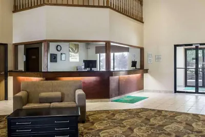 Photo 2 - Quality Suites Near West Acres