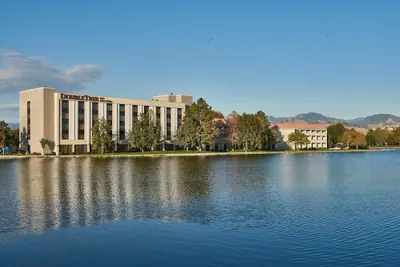 Photo 2 - DoubleTree by Hilton Hotel Salt Lake City Airport