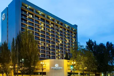 Photo 2 - DoubleTree by Hilton Hotel Portland